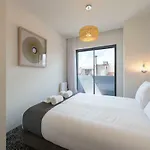 Lovelystay - Gorgeous Modern Flat W/ Balcony