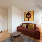 Lovelystay - Gorgeous Modern Flat W/ Balcony