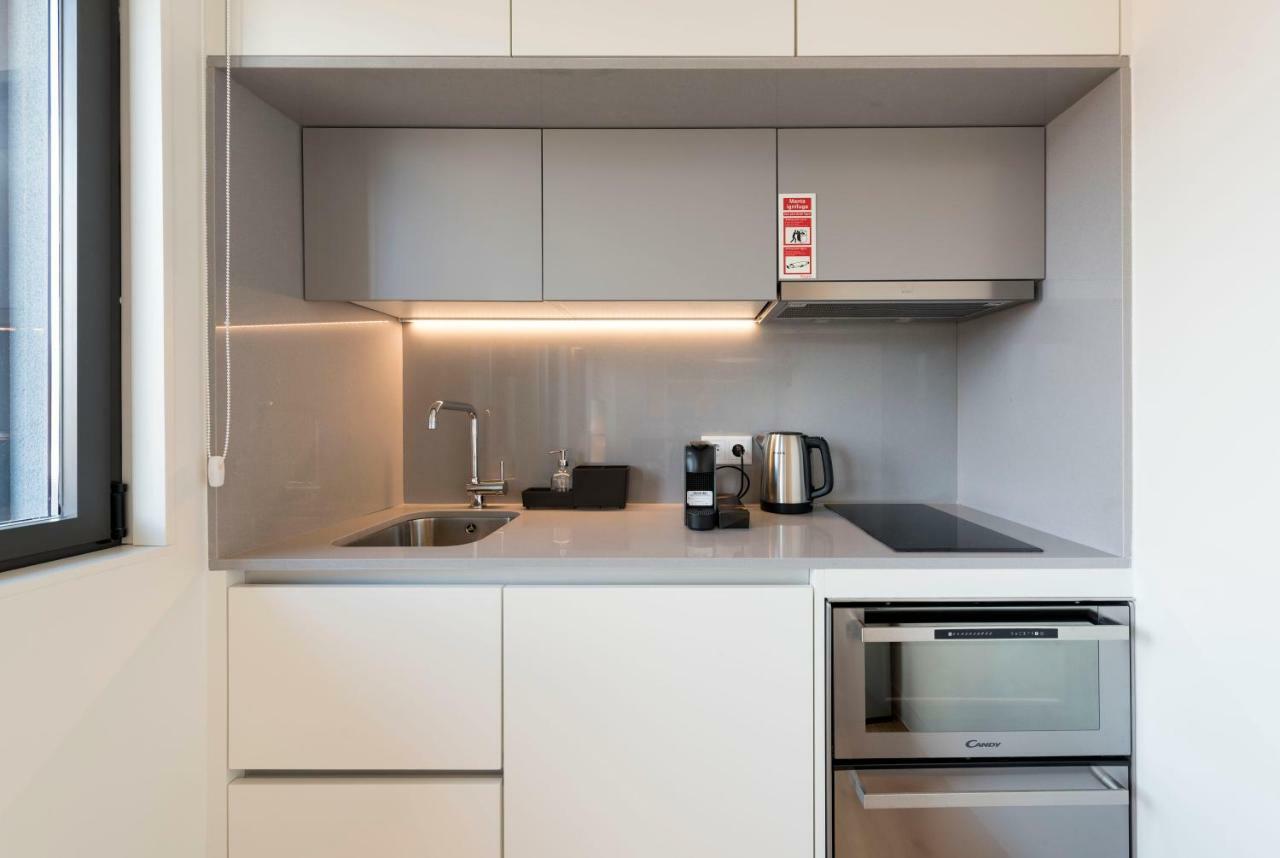 Lovelystay - Gorgeous Modern Flat W/ Balcony Porto